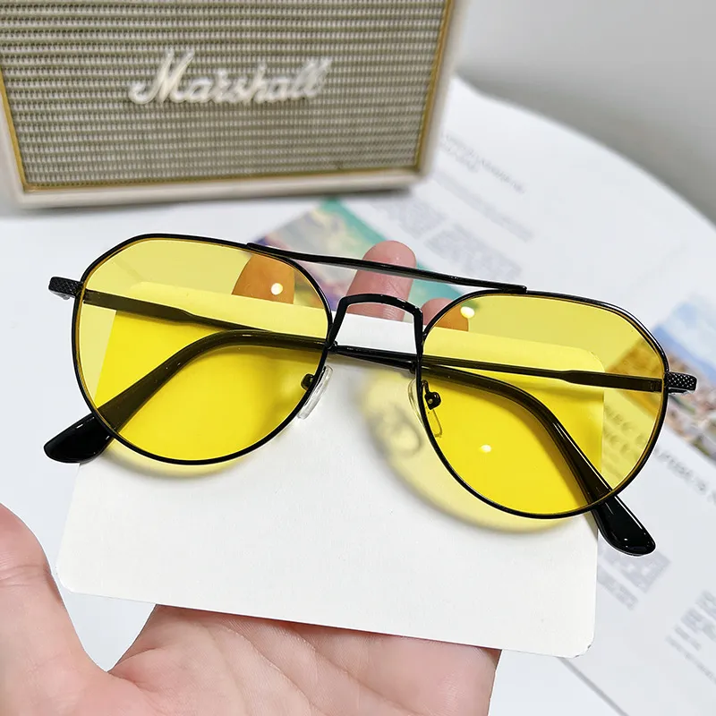 Generic Classical Fashion UV400 Sunglasses - image 1