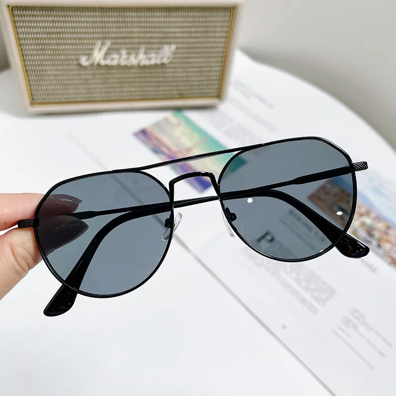Generic Classical Fashion UV400 Sunglasses - image 3