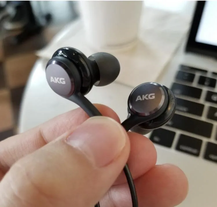 AKG Earphones Black Tangle-free Sound - image 4