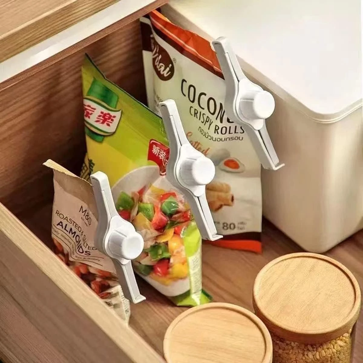 Generic Plastic Seal And Pour Bag Food Clip - image 2