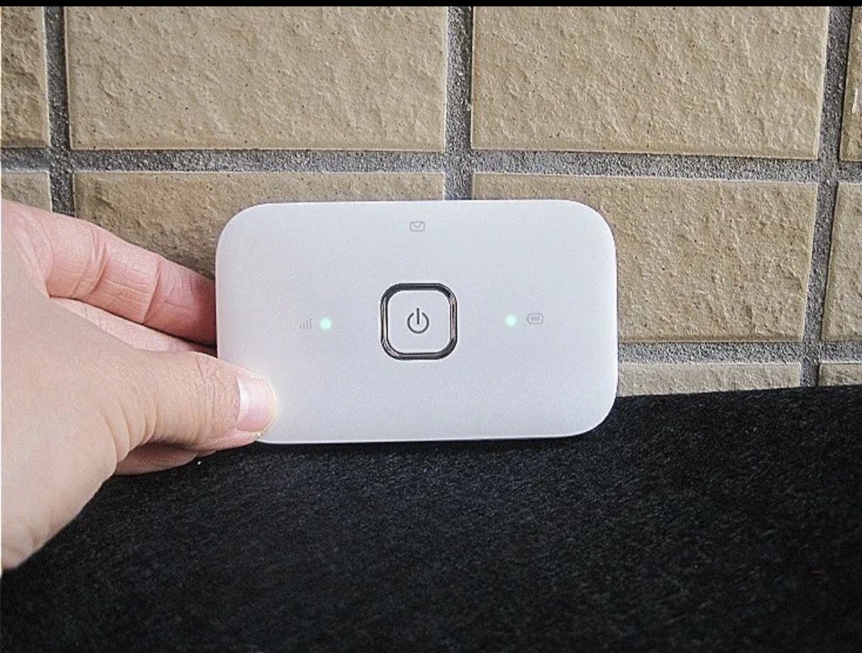 Huawei Vodafone R216 4G Pocket WiFi Router - image 1