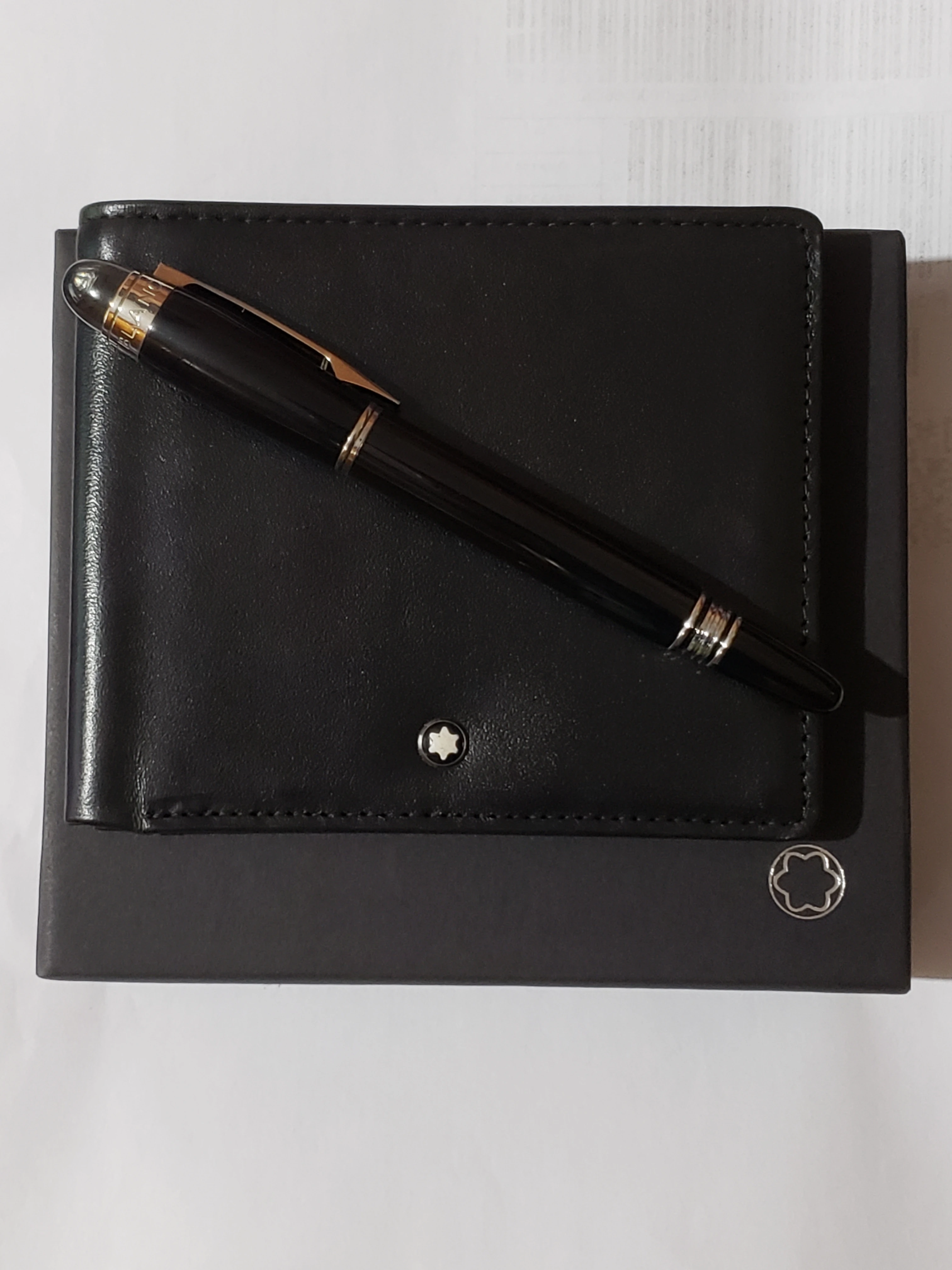 Mont Blanc Wallet & Pen Set - image 2