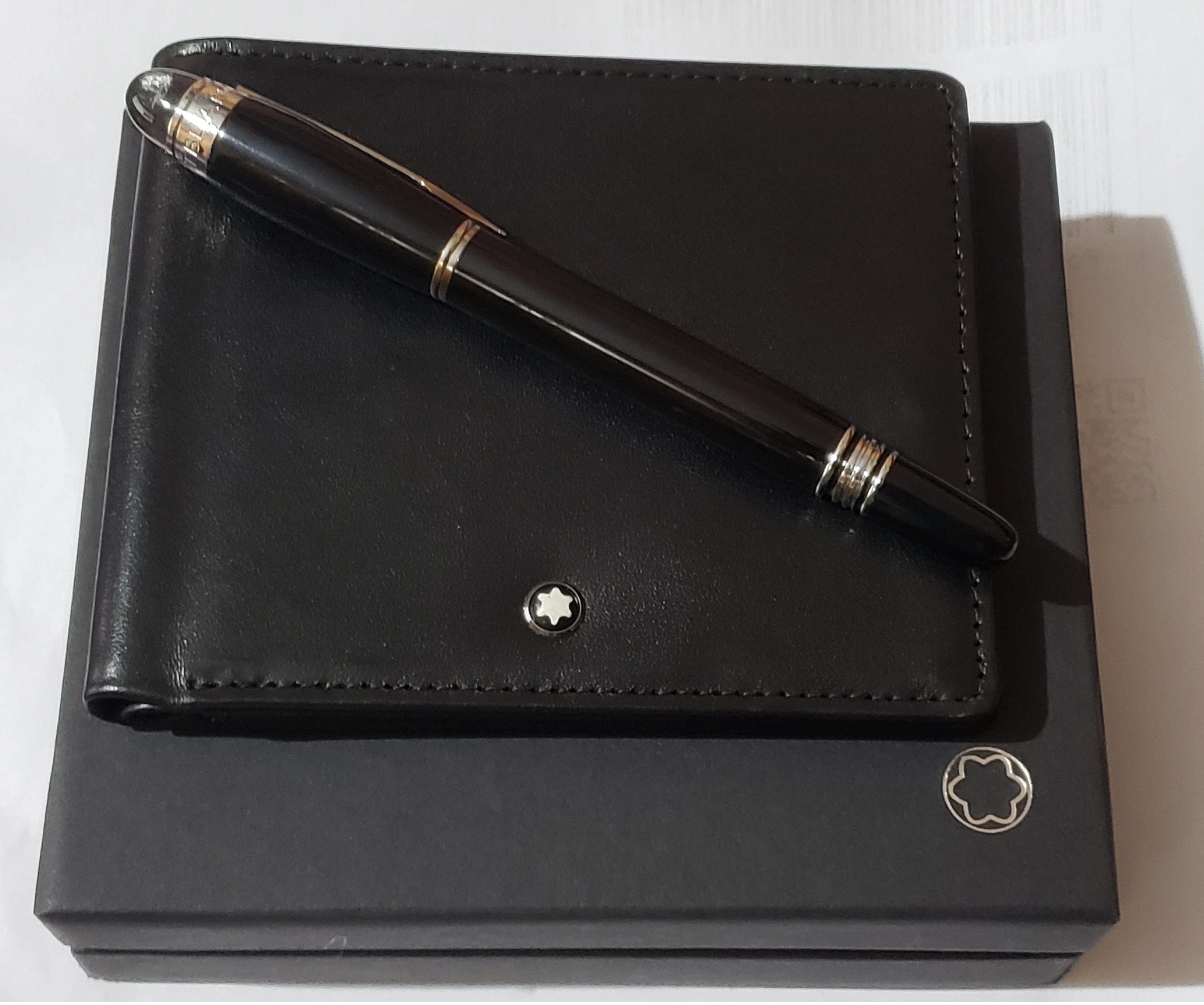 Mont Blanc Wallet & Pen Set - image 3