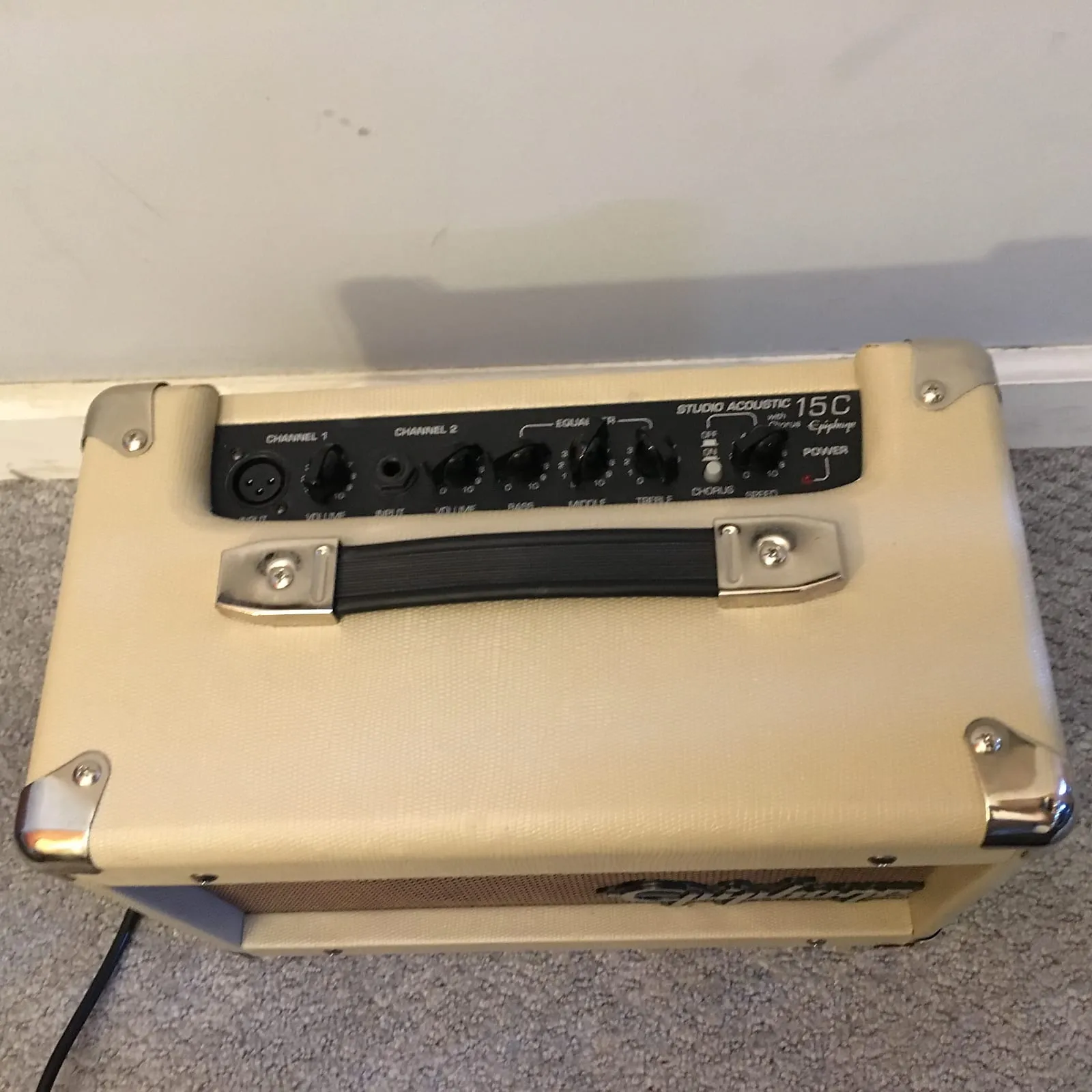 Epiphone Studio Acoustic 15C Amplifier Chorus Effect - image 3