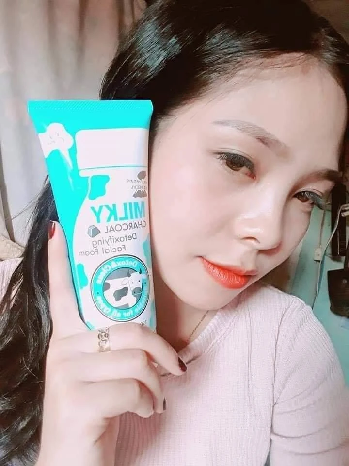AR Milky Charcoal Detoxifying Facial Foam - image 3