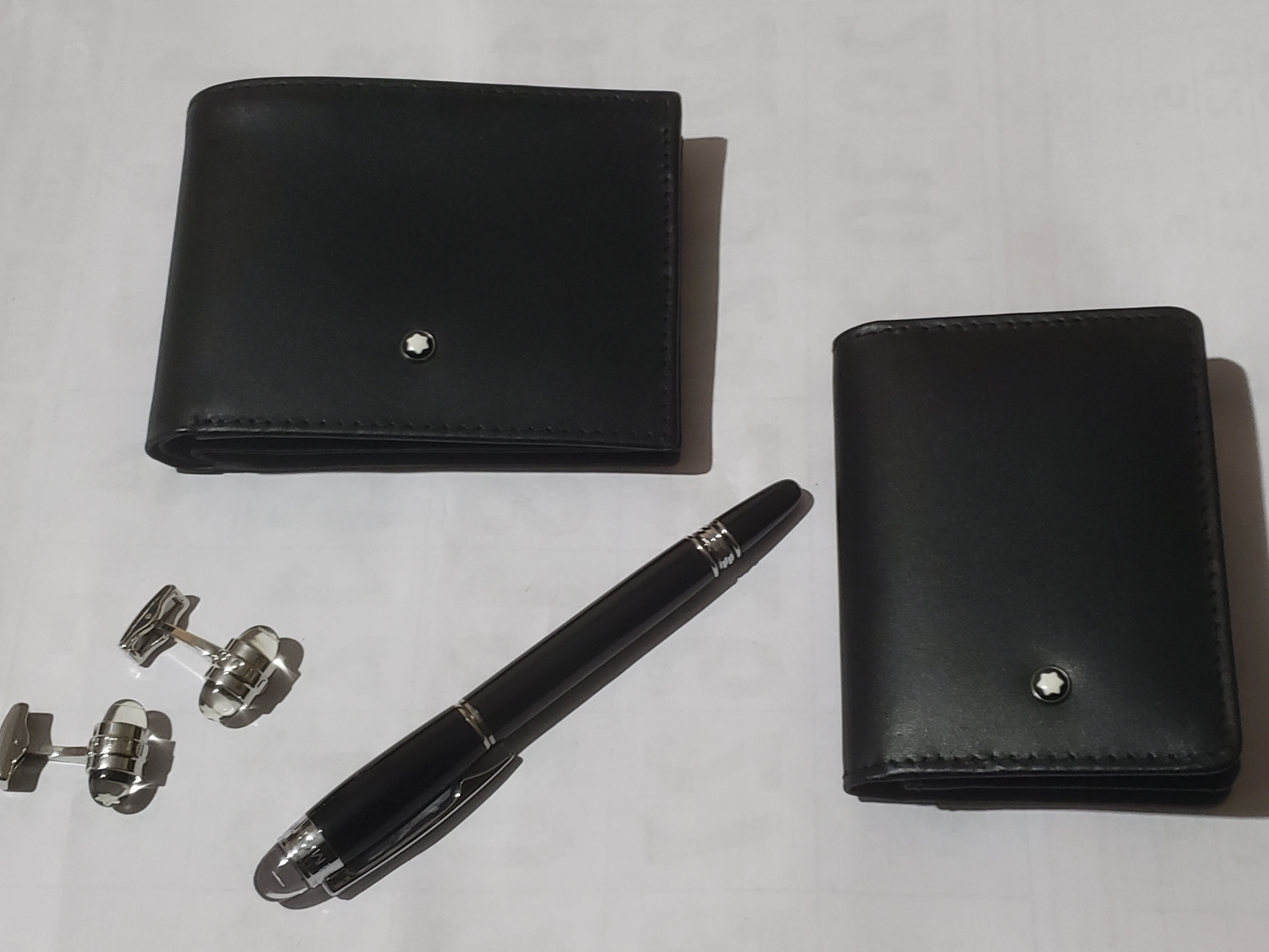 Mont Blanc Gift Collection Genuine Leather Wallet & Accessories - image 2