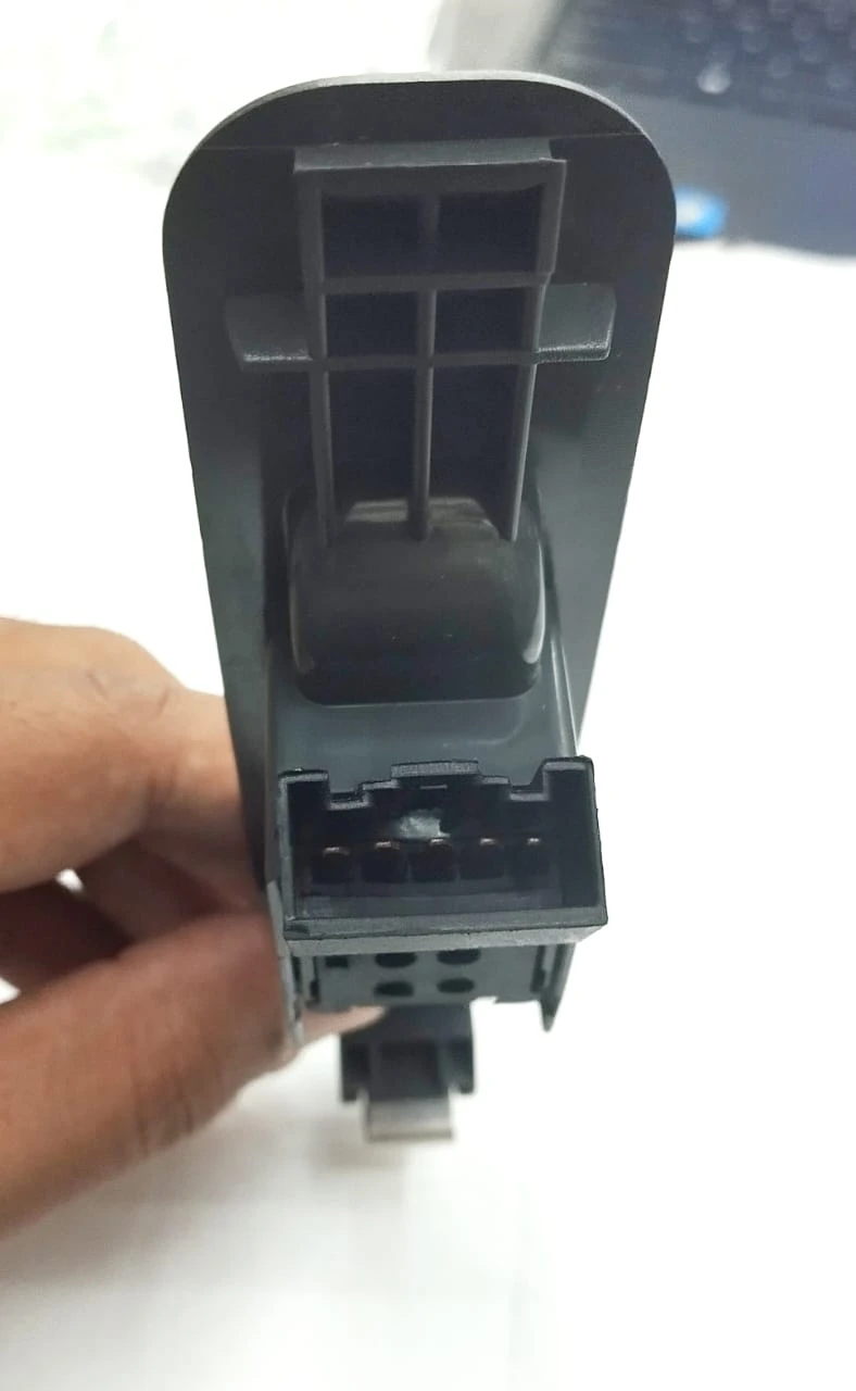Maruti Suzuki Alto Power Window Switch Left Side - image 3