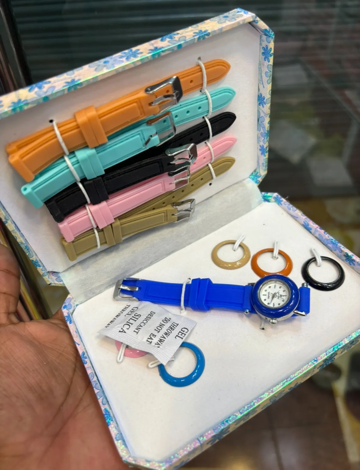 color 6 COLORS STRAPS WATCH LADIES
