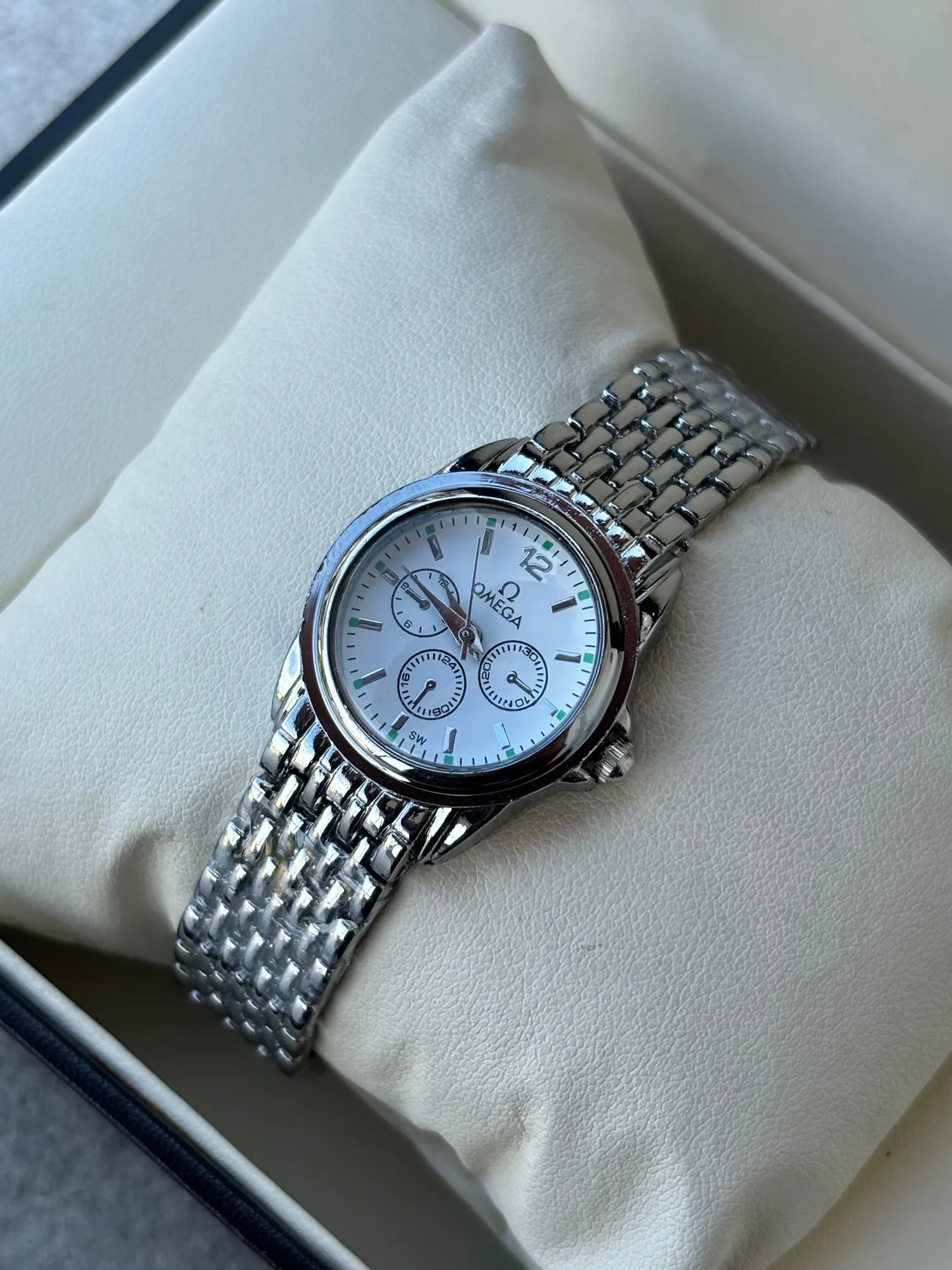 Silver New Ladies Casual Wrist Watch