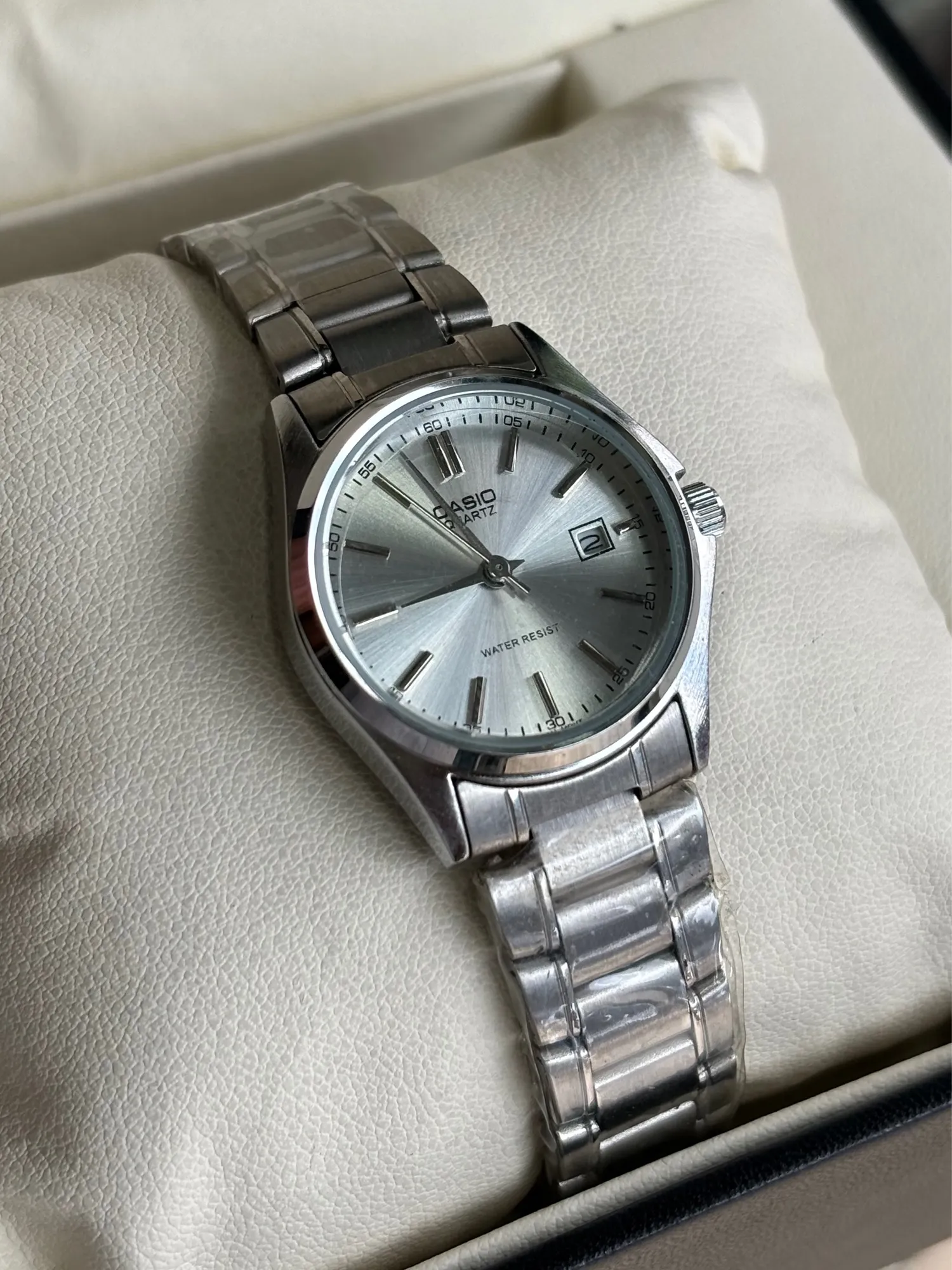 Silver Womens Casual Silver Wristwatch