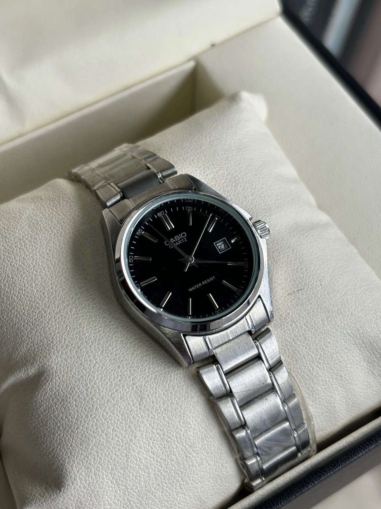 Silver Womens Casual Silver Wristwatch