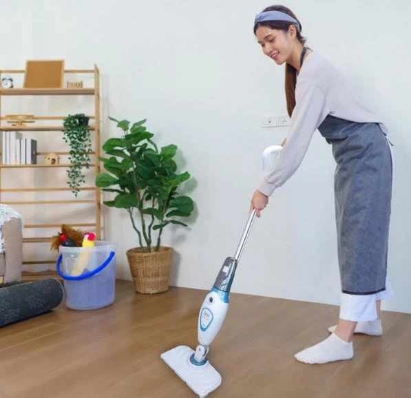 BLACK+DECKER FSM1605 1300W Steam Mop - image 3