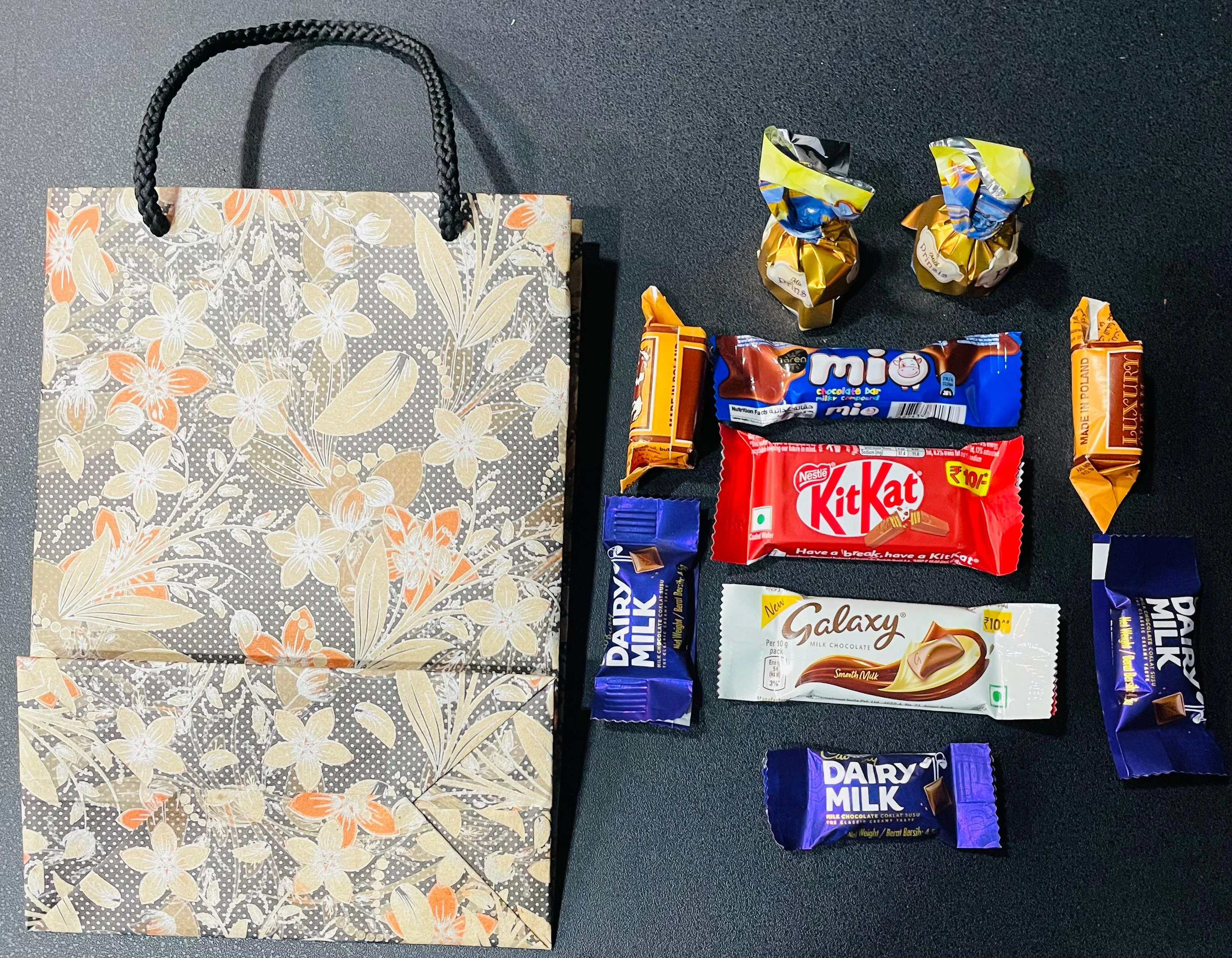 Generic Classical Gift Bag Assorted Chocolates - image 2