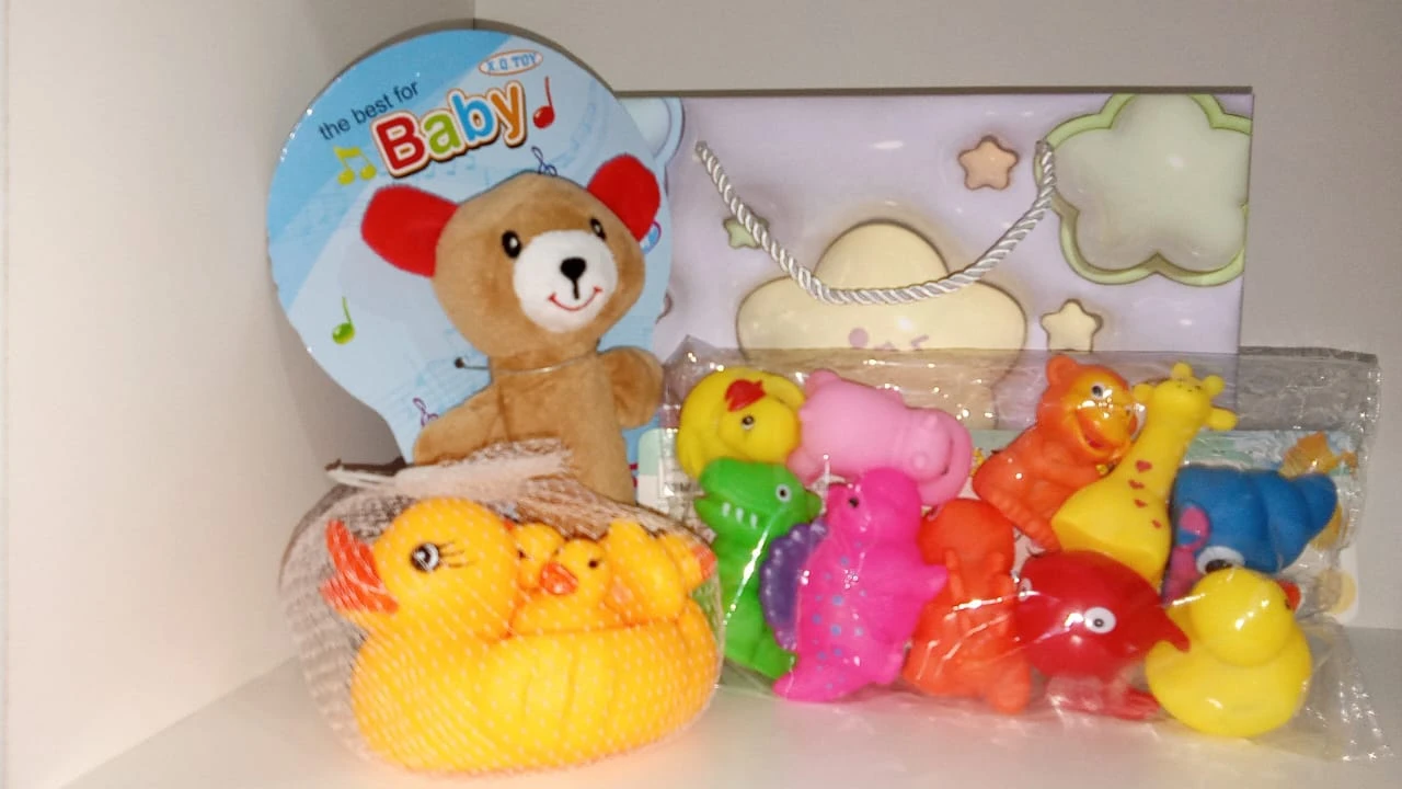Gift set for children with Soft toy and set of bath toys