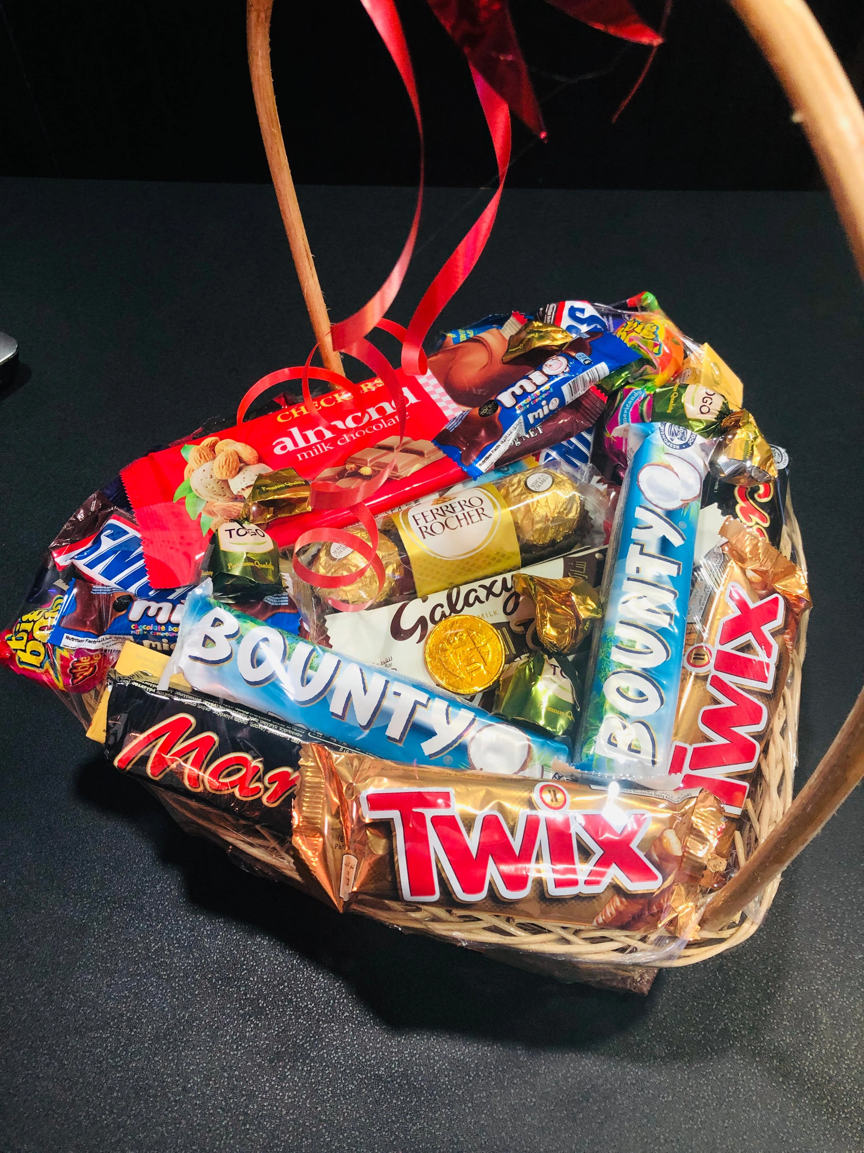 Luxurious Premium Gift Hamper Assortment - image 2