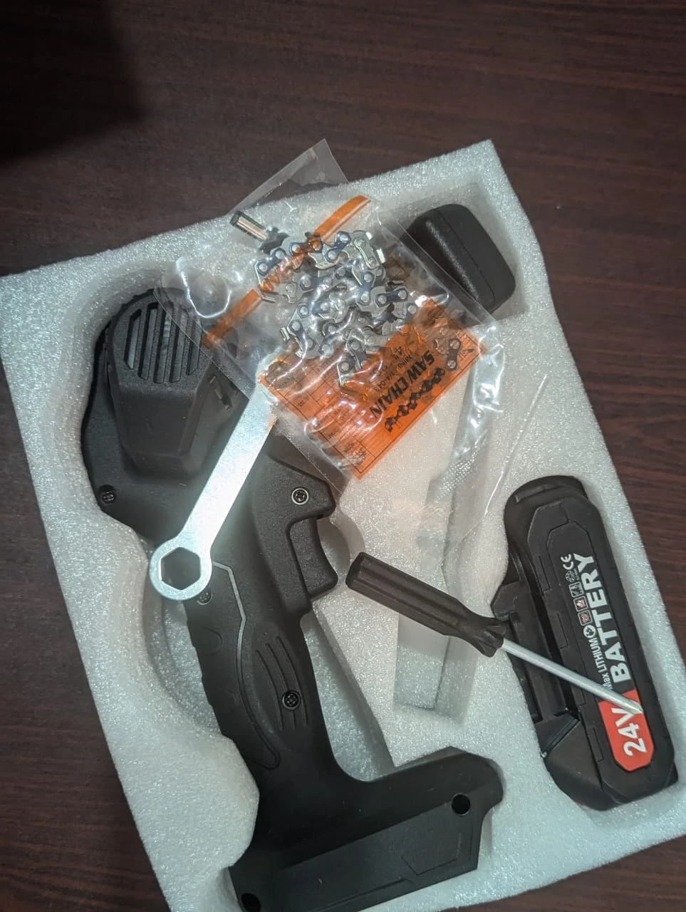 Generic MCS-108 6-Inch Cordless Chainsaw - image 6