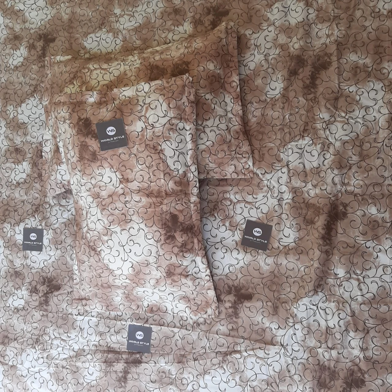 Mia Bedsheets / Bedsheet With 2 Pillow Covers (90 x 100) - image 6