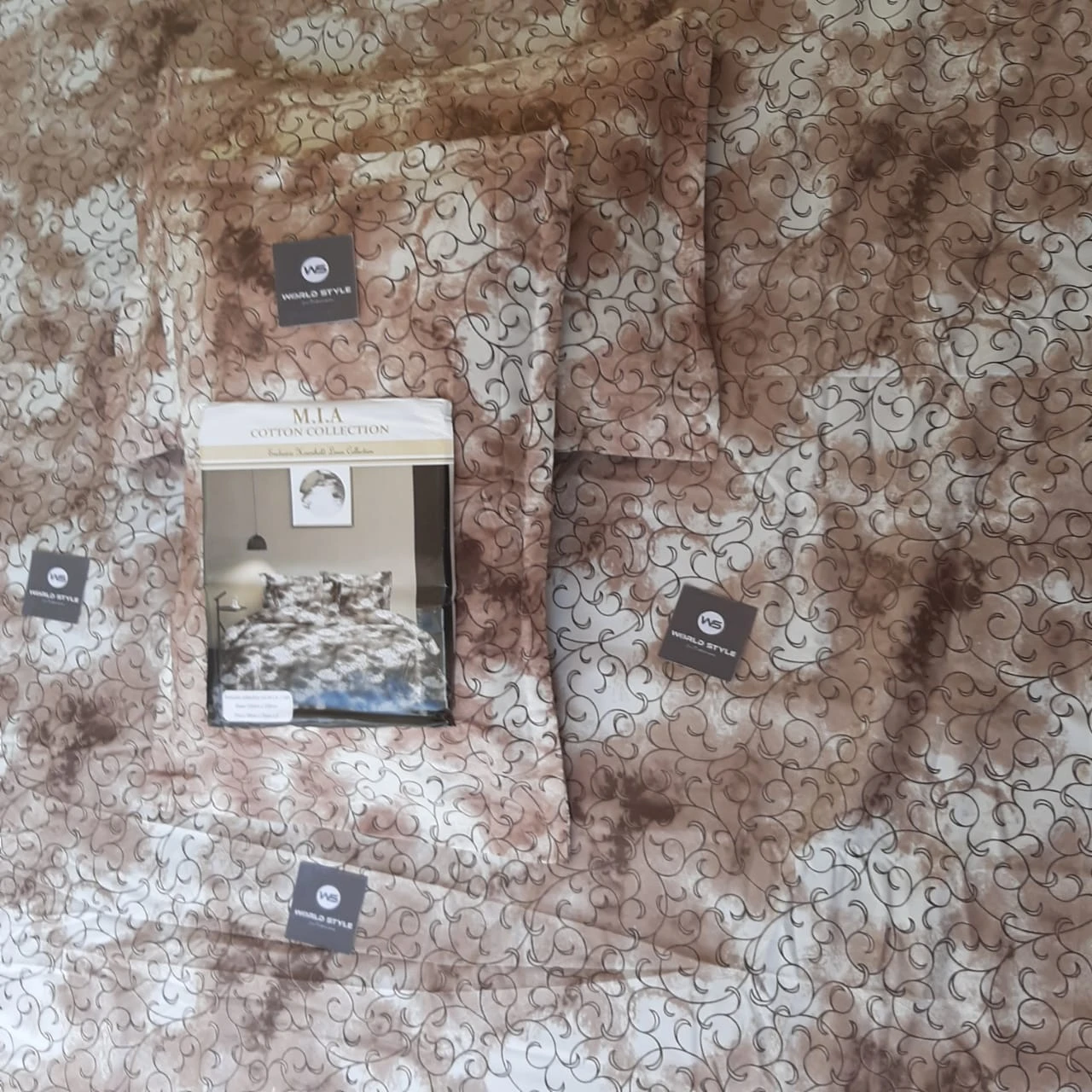 Mia Bedsheets / Bedsheet With 2 Pillow Covers (90 x 100) - image 3