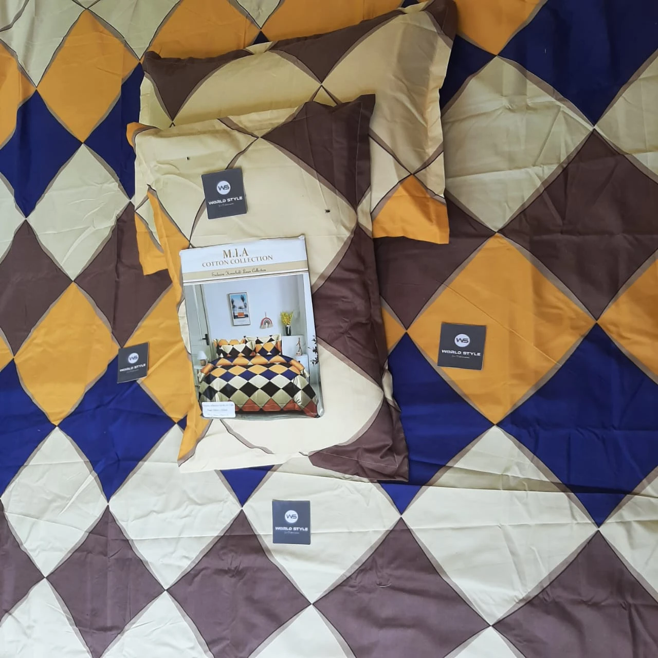 Mia Bedsheets / Bedsheet With 2 Pillow Covers (90 x 100) - image 3