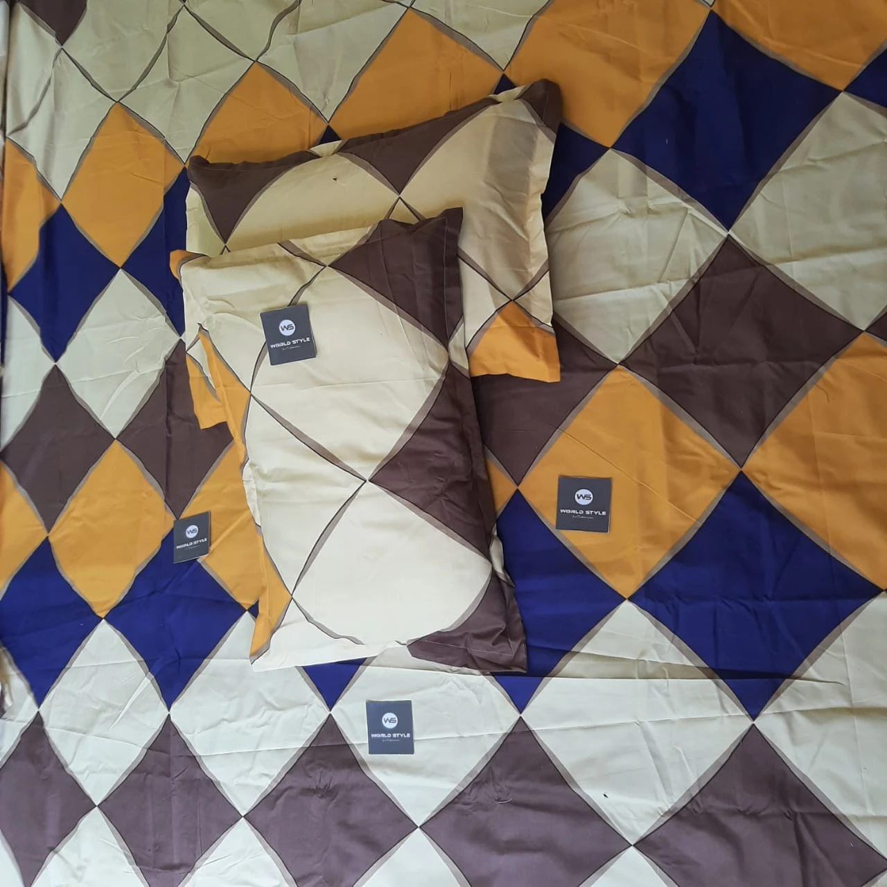 Mia Bedsheets / Bedsheet With 2 Pillow Covers (90 x 100) - image 4