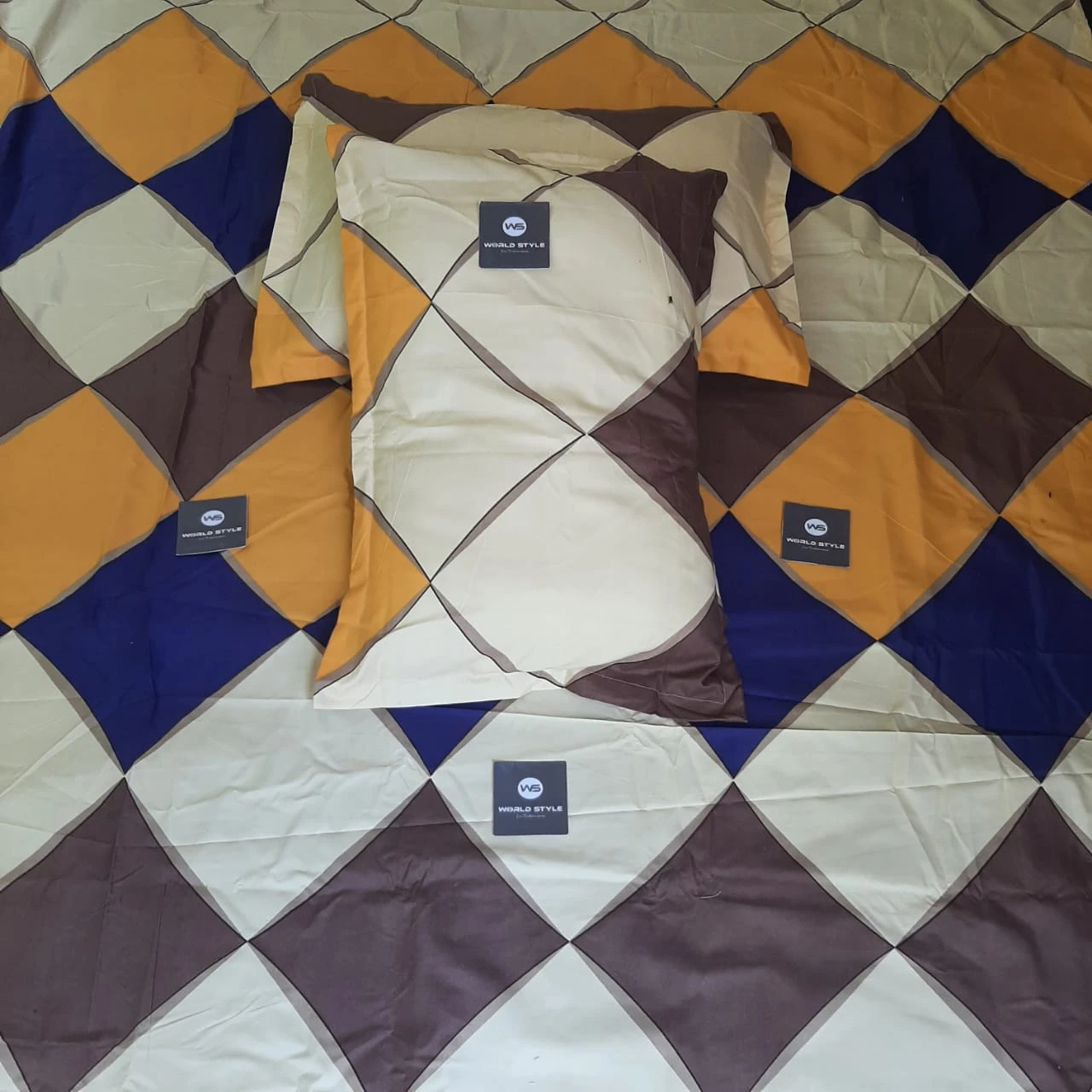 Mia Bedsheets / Bedsheet With 2 Pillow Covers (90 x 100) - image 5