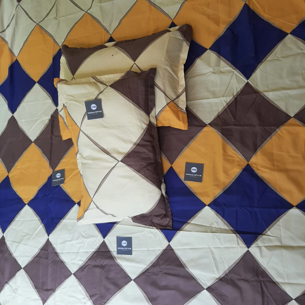 Mia Bedsheets / Bedsheet With 2 Pillow Covers (90 x 100) - image 6