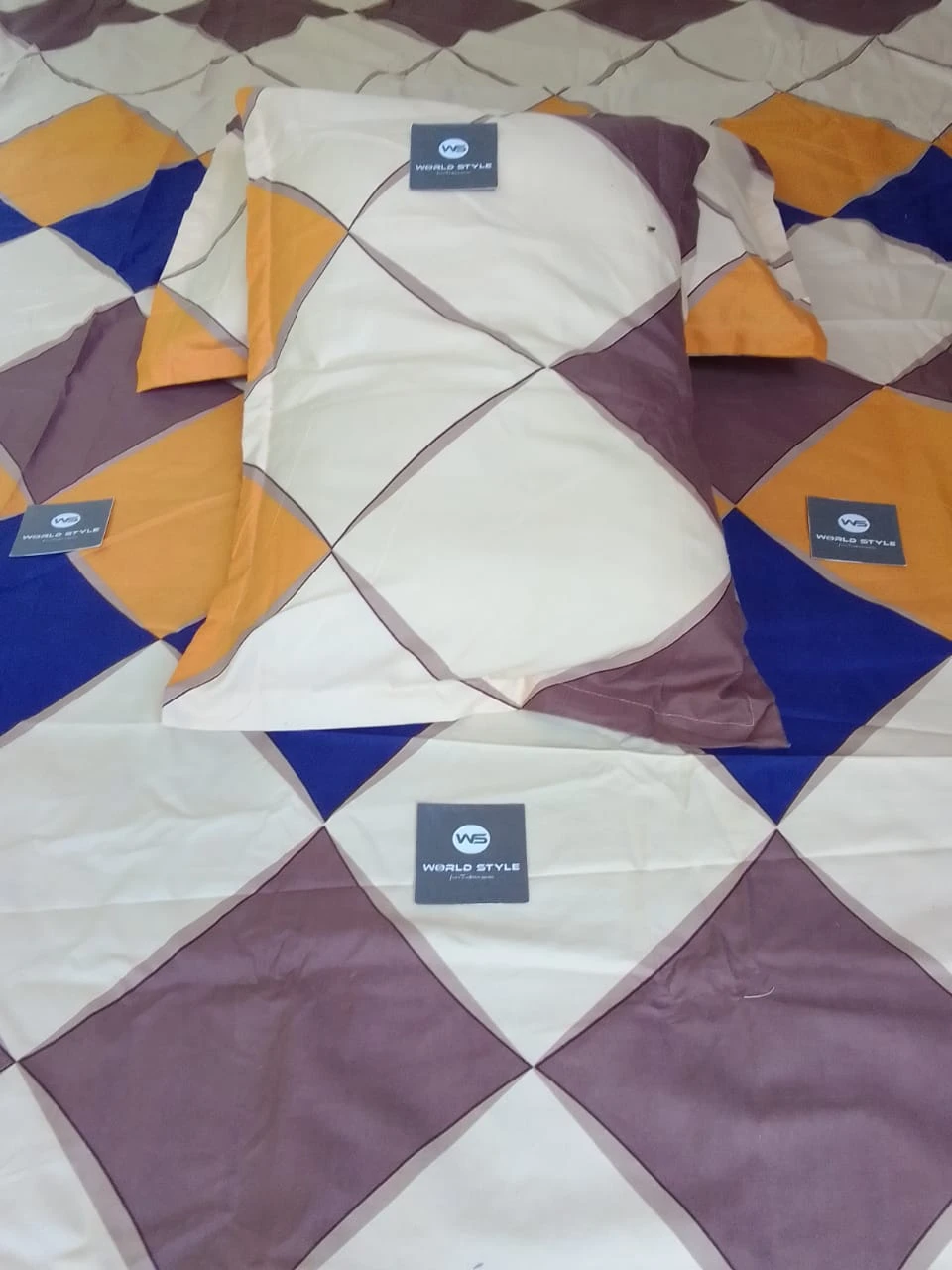 Mia Bedsheets / Bedsheet With 2 Pillow Covers (90 x 100) - image 8