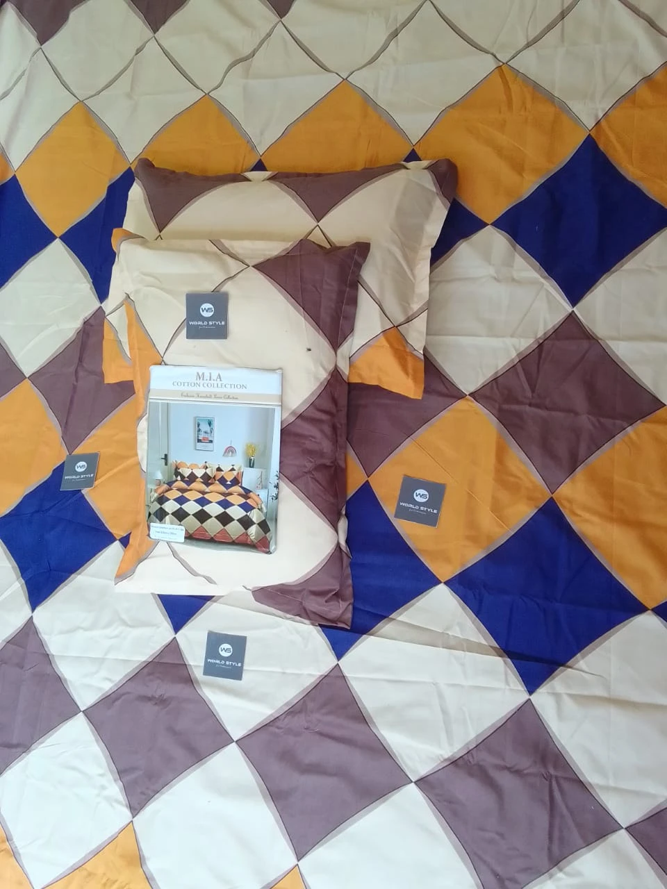 Mia Bedsheets / Bedsheet With 2 Pillow Covers (90 x 100) - image 13