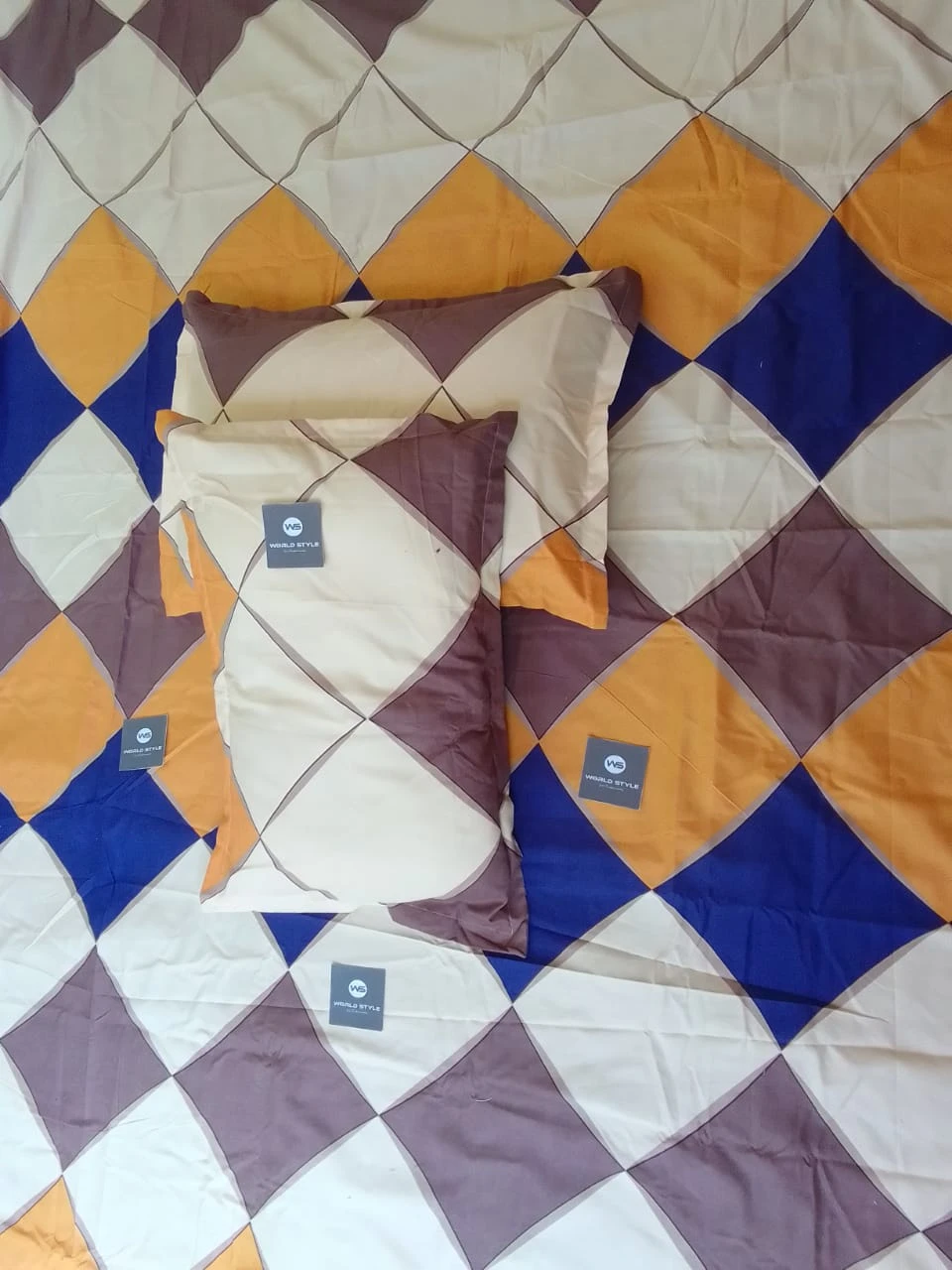 Mia Bedsheets / Bedsheet With 2 Pillow Covers (90 x 100) - image 12