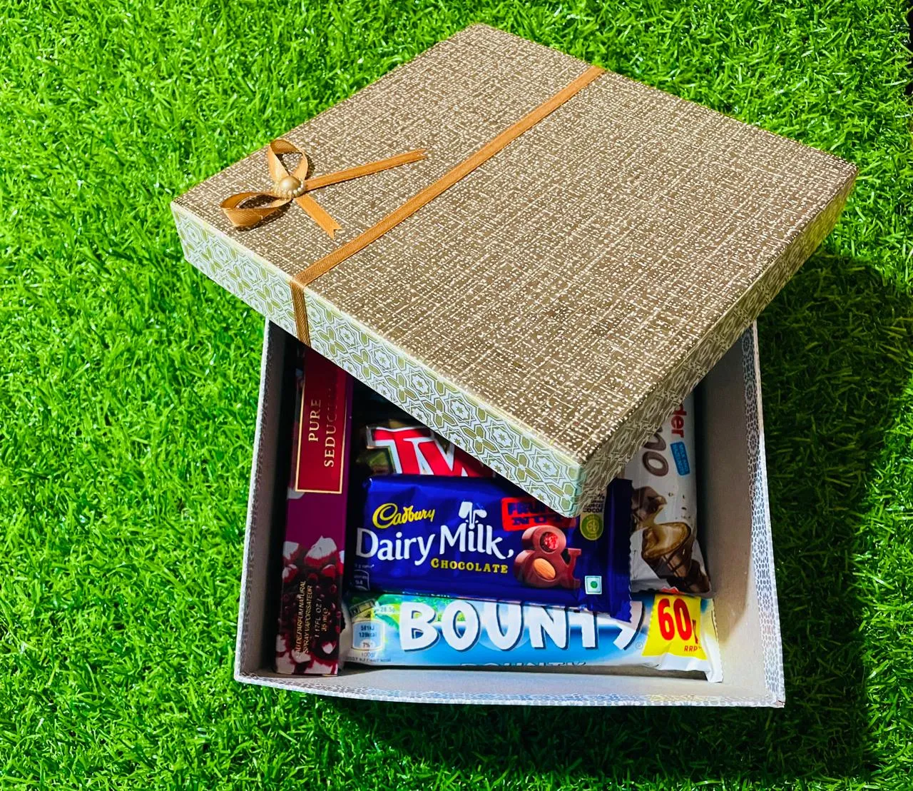 Mixed Chocolate Gift Box Kinder Bueno Bounty Mars Twix Cad - image 2