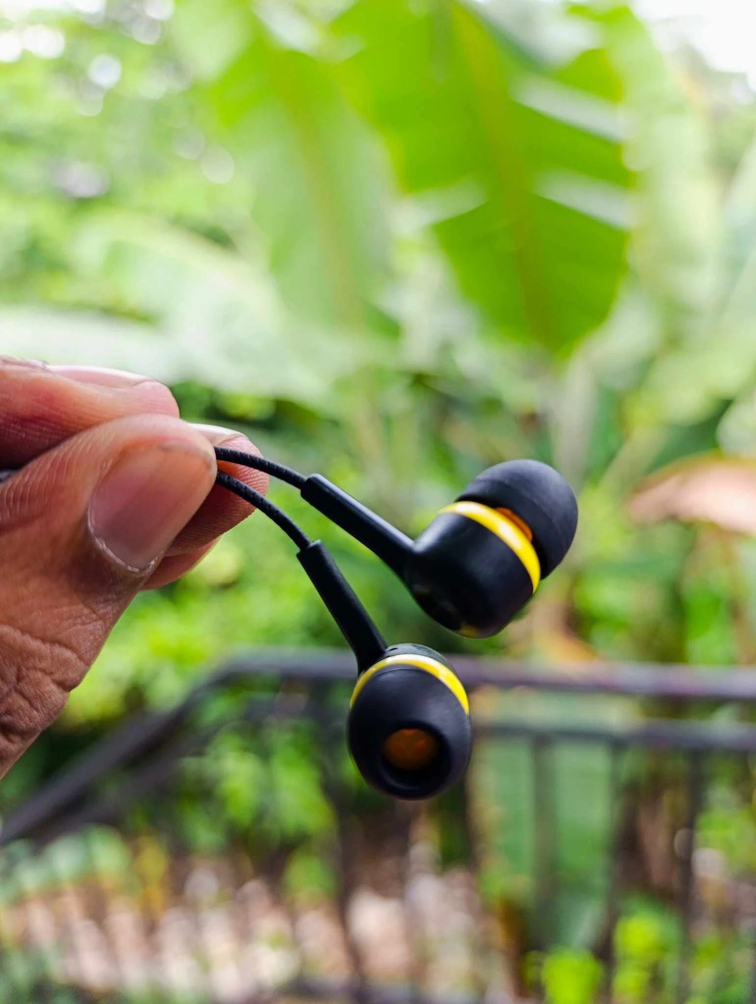 Generic Handsfree with mic 3.5mm for Smartphone/Tab/Laptop - image 2