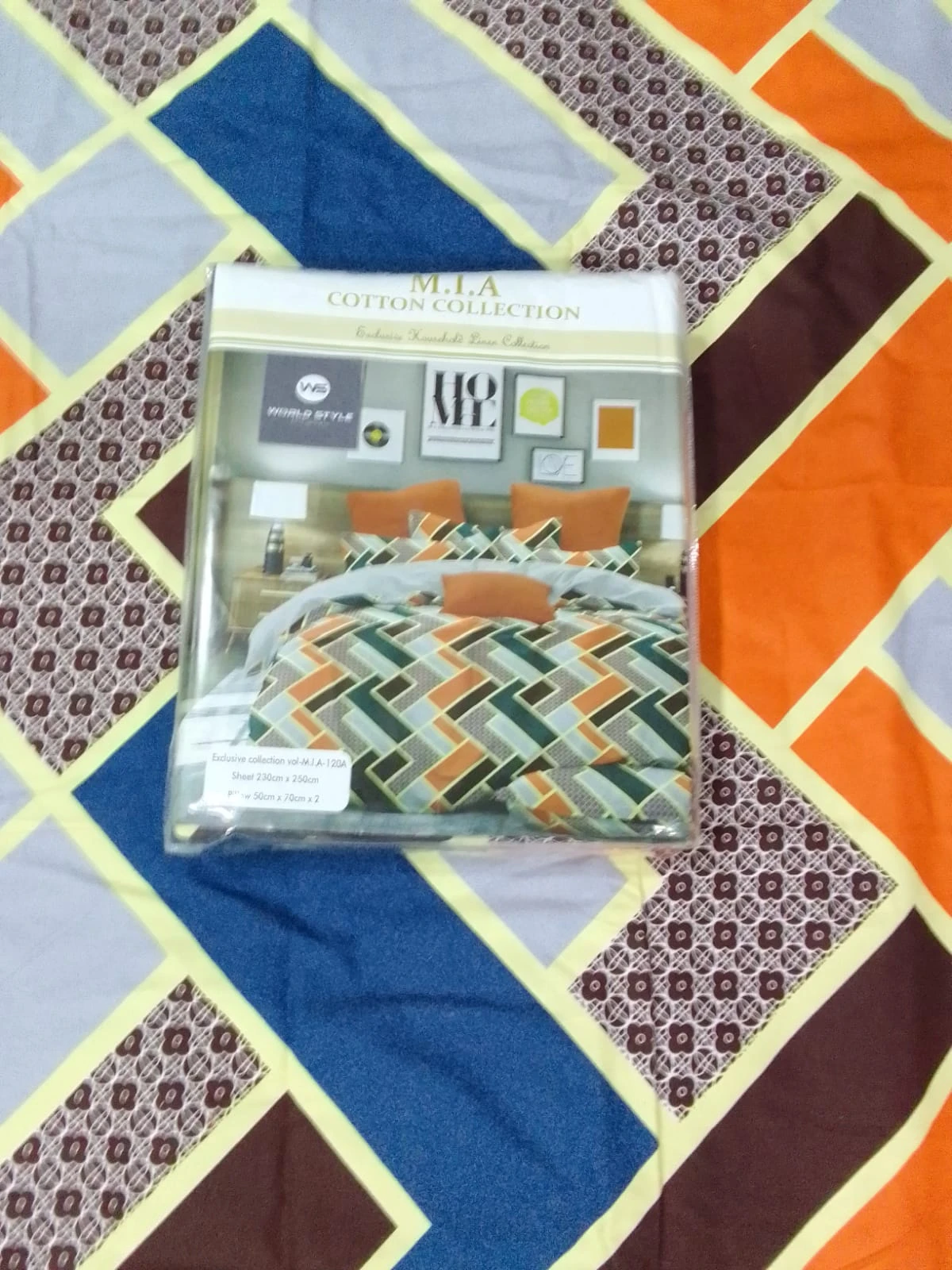 Mia Bedsheets / Bedsheet With 2 Pillow Covers (90 x 100) - image 4