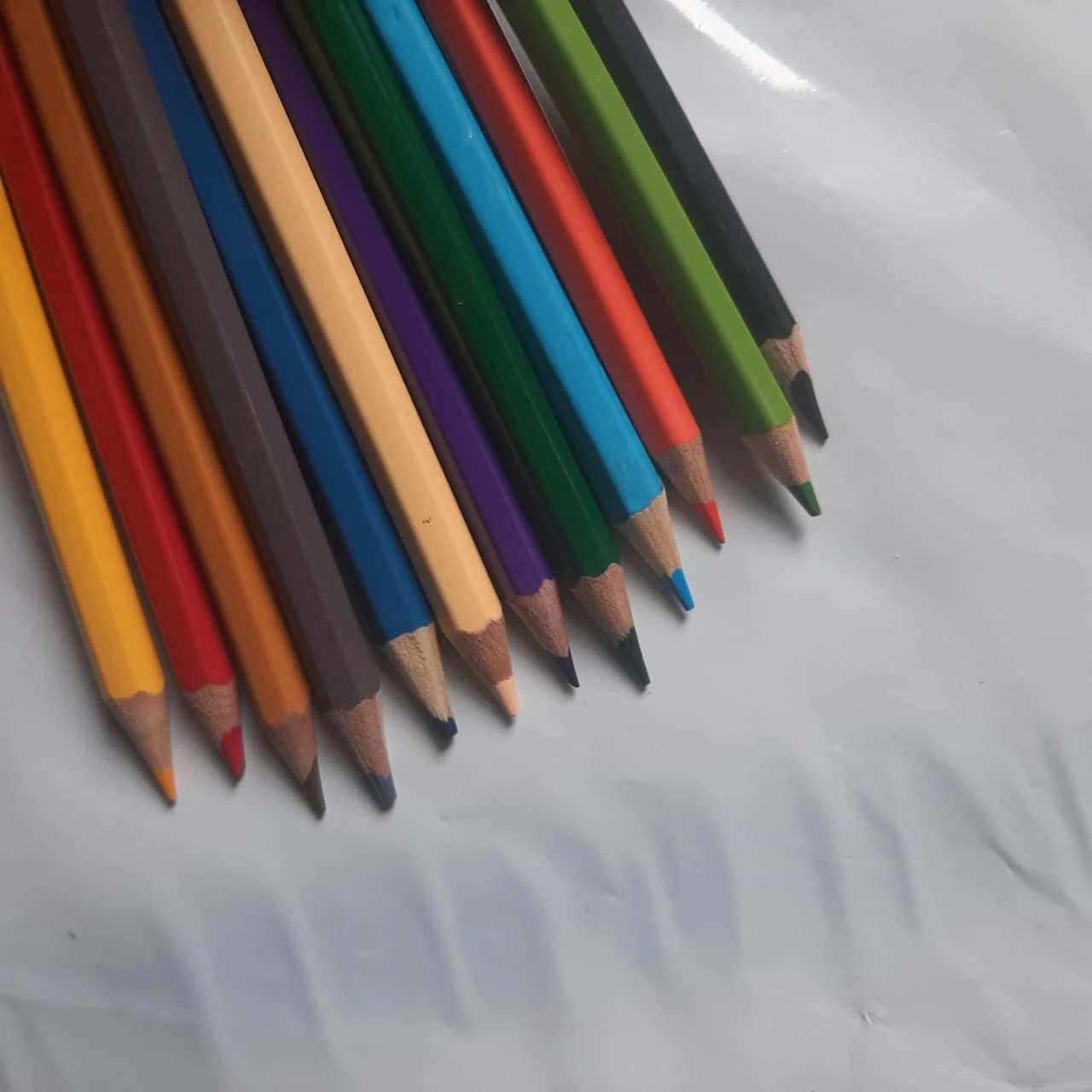 Generic Colour Pencil Set 12 Colours - image 7