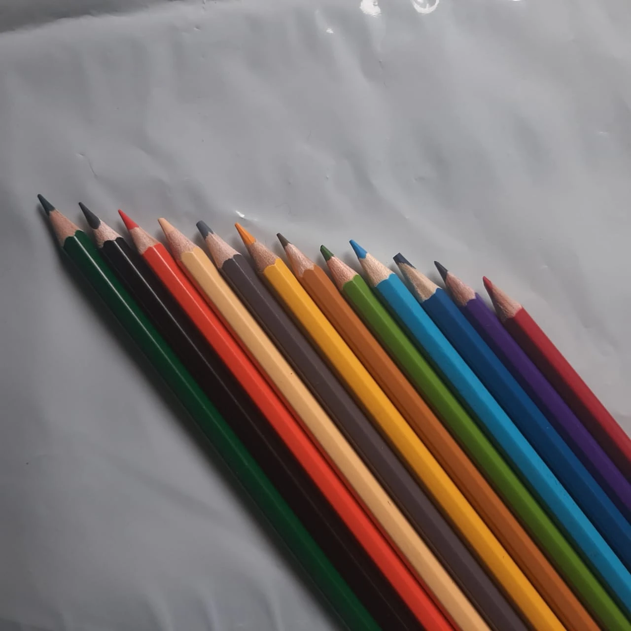 Generic Colour Pencil Set 12 Colours - image 8