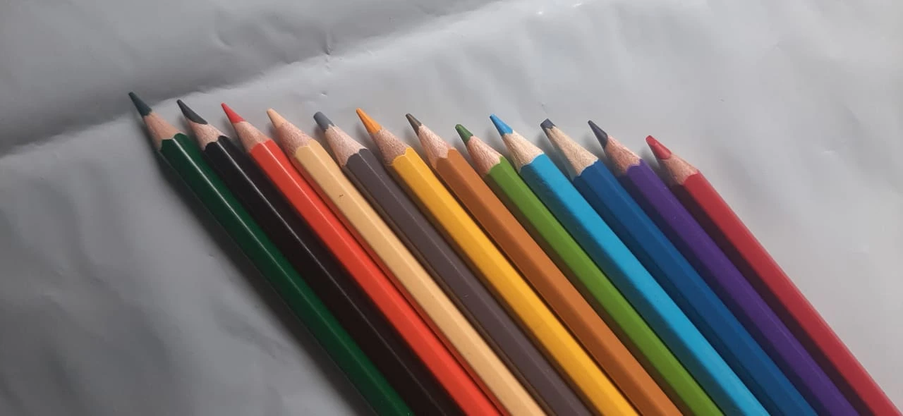 Generic Colour Pencil Set 12 Colours - image 9