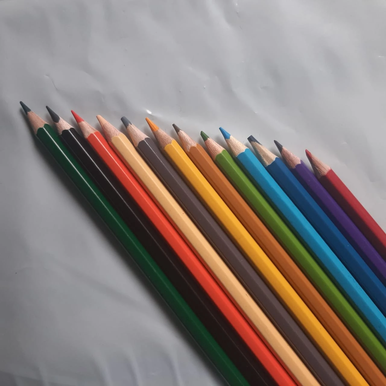 Generic Colour Pencil Set 12 Colours - image 10