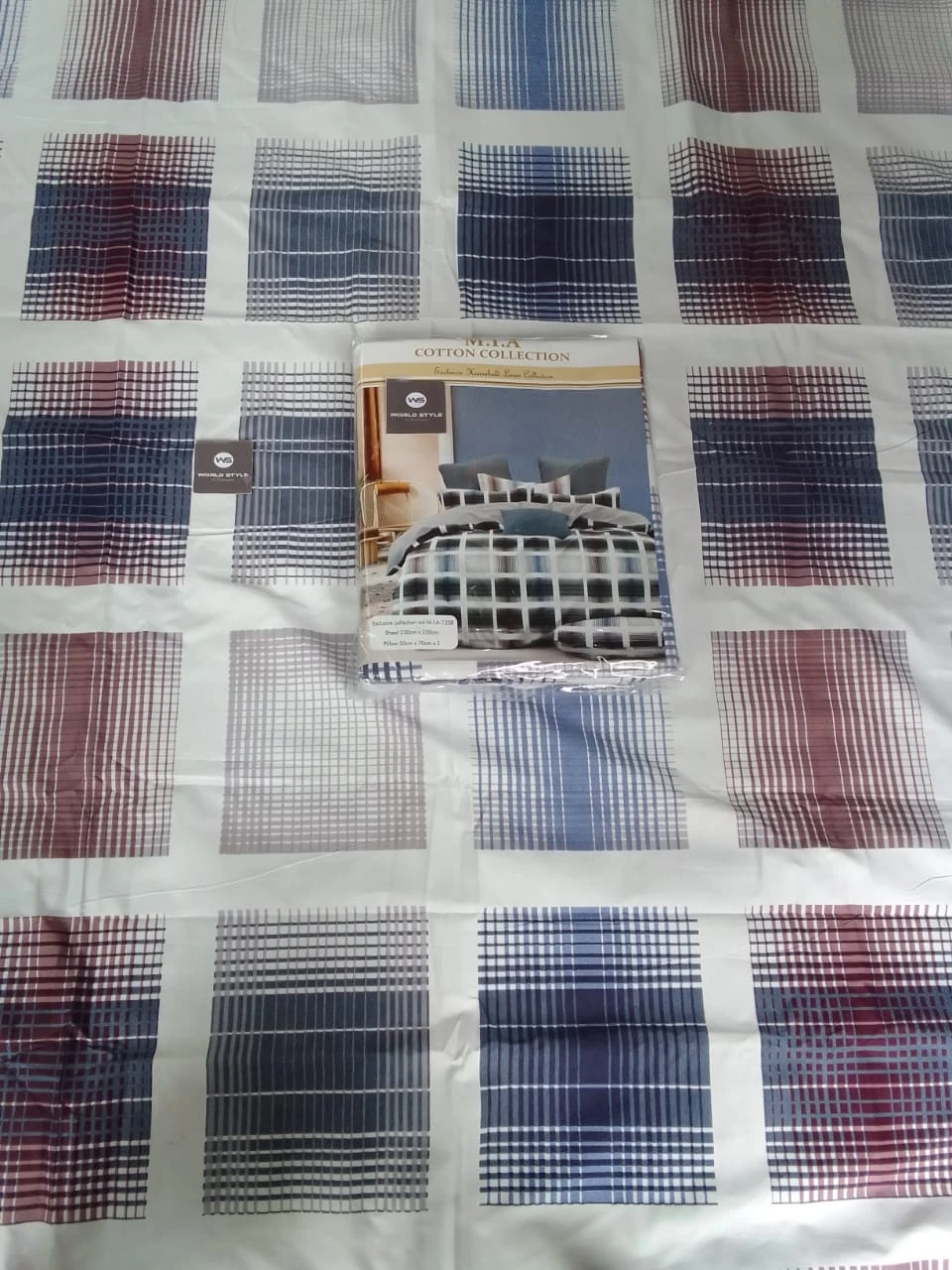 Mia Bedsheets / Bedsheet With 2 Pillow Covers (90 x 100) - image 5