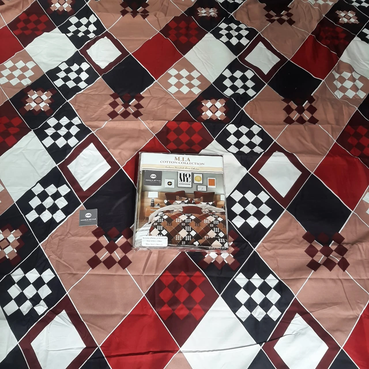 Mia Bedsheets / Bedsheet With 2 Pillow Covers (90 x 100) - image 3