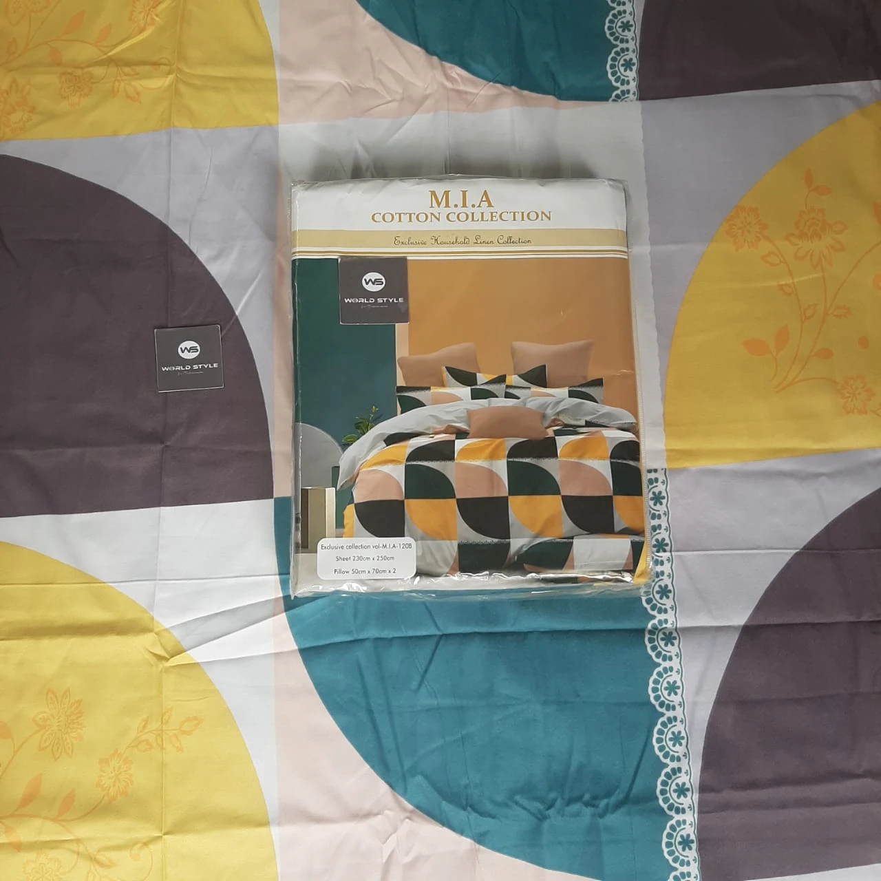 Mia Bedsheets / Bedsheet With 2 Pillow Covers (90 x 100) - image 3