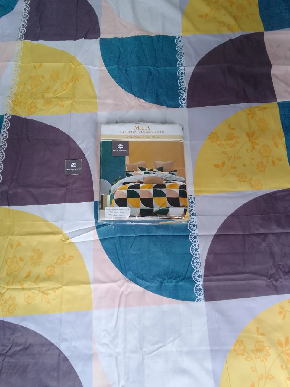 Mia Bedsheets / Bedsheet With 2 Pillow Covers (90 x 100) - image 6