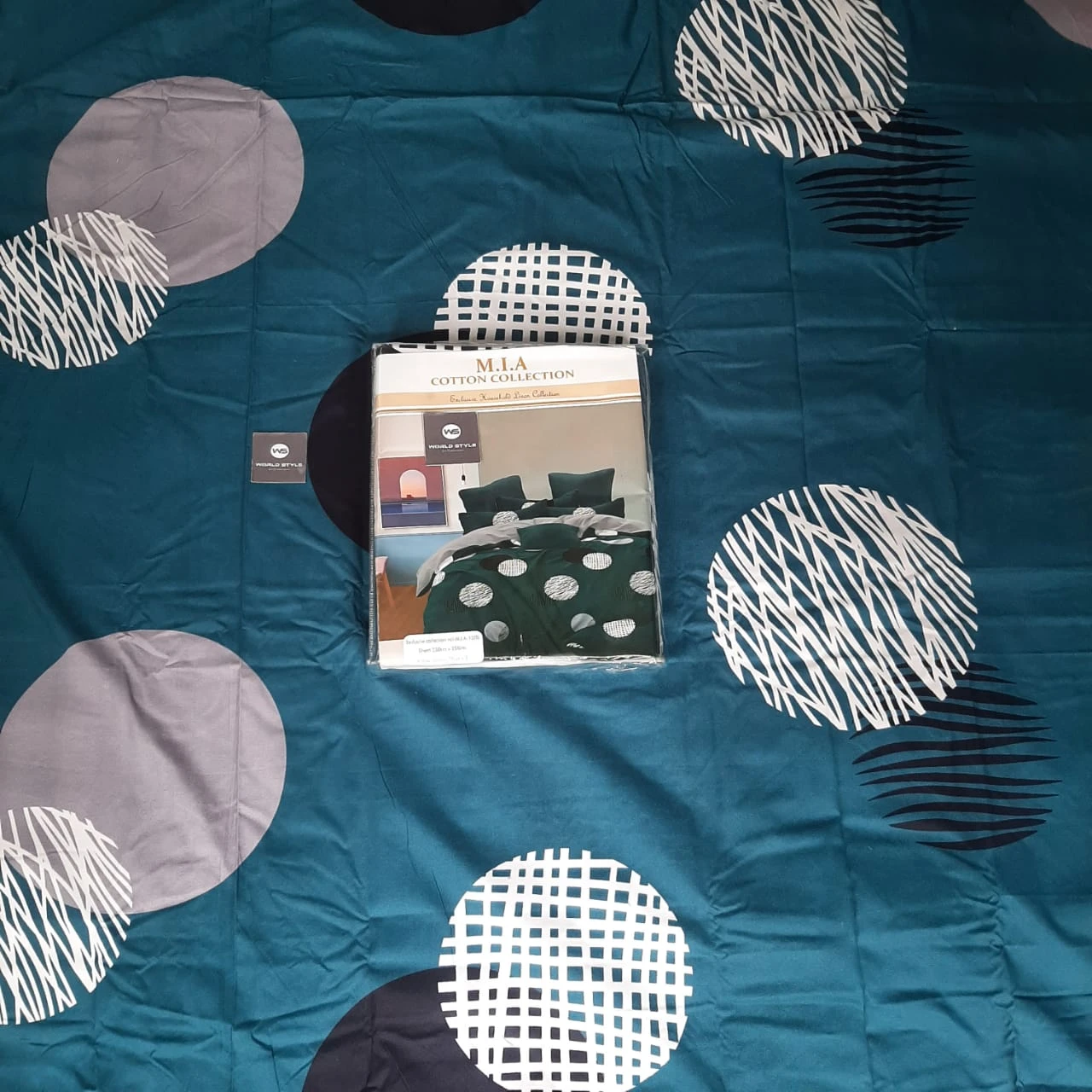 Mia Bedsheets / Bedsheet With 2 Pillow Covers (90 x 100) - image 3