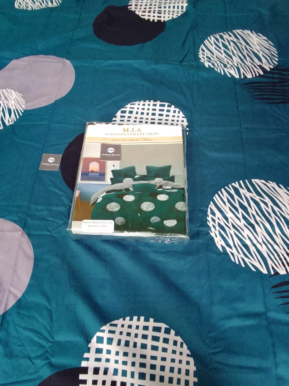 Mia Bedsheets / Bedsheet With 2 Pillow Covers (90 x 100) - image 8