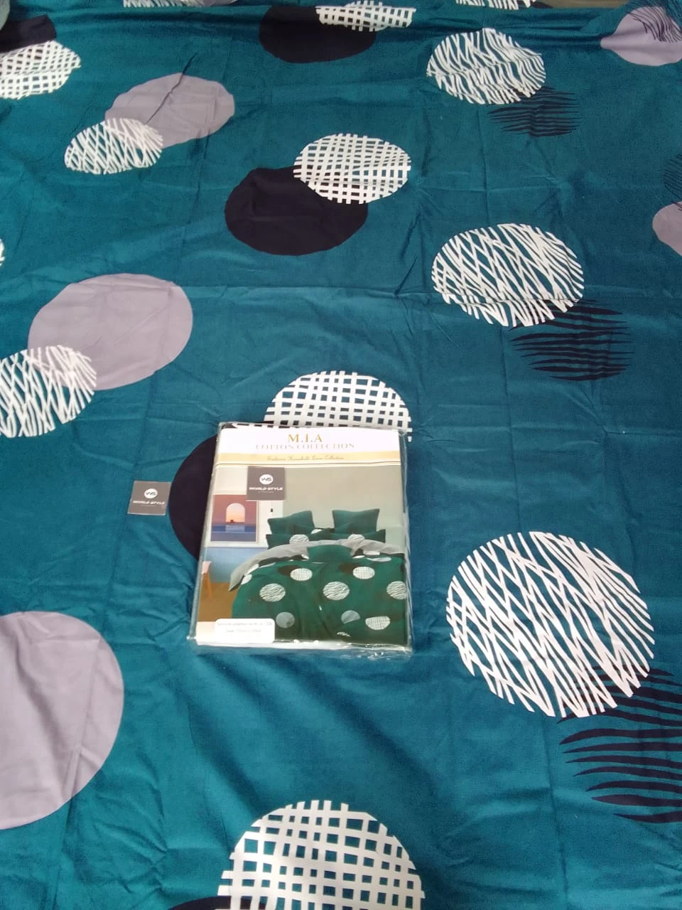 Mia Bedsheets / Bedsheet With 2 Pillow Covers (90 x 100) - image 7