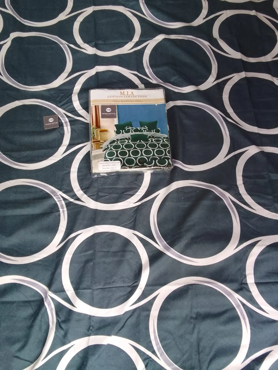 Mia Bedsheets / Bedsheet With 2 Pillow Covers (90 x 100) - image 7