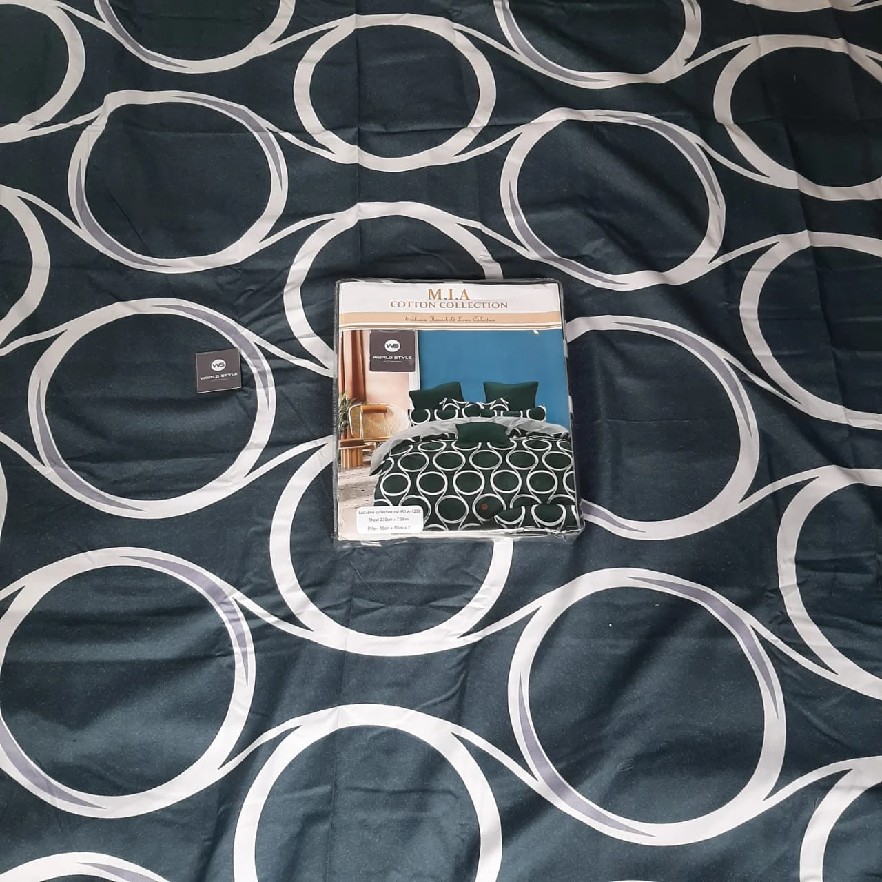 Mia Bedsheets / Bedsheet With 2 Pillow Covers (90 x 100) - image 4
