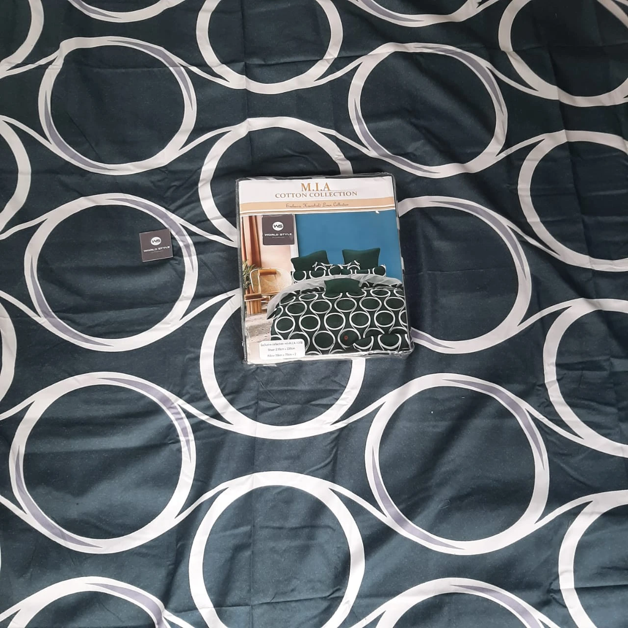 Mia Bedsheets / Bedsheet With 2 Pillow Covers (90 x 100) - image 3
