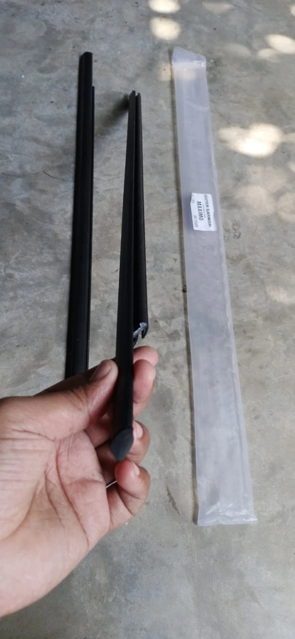 Mahindra Maxximo Car Door Window Outer Weather-strip - image 2
