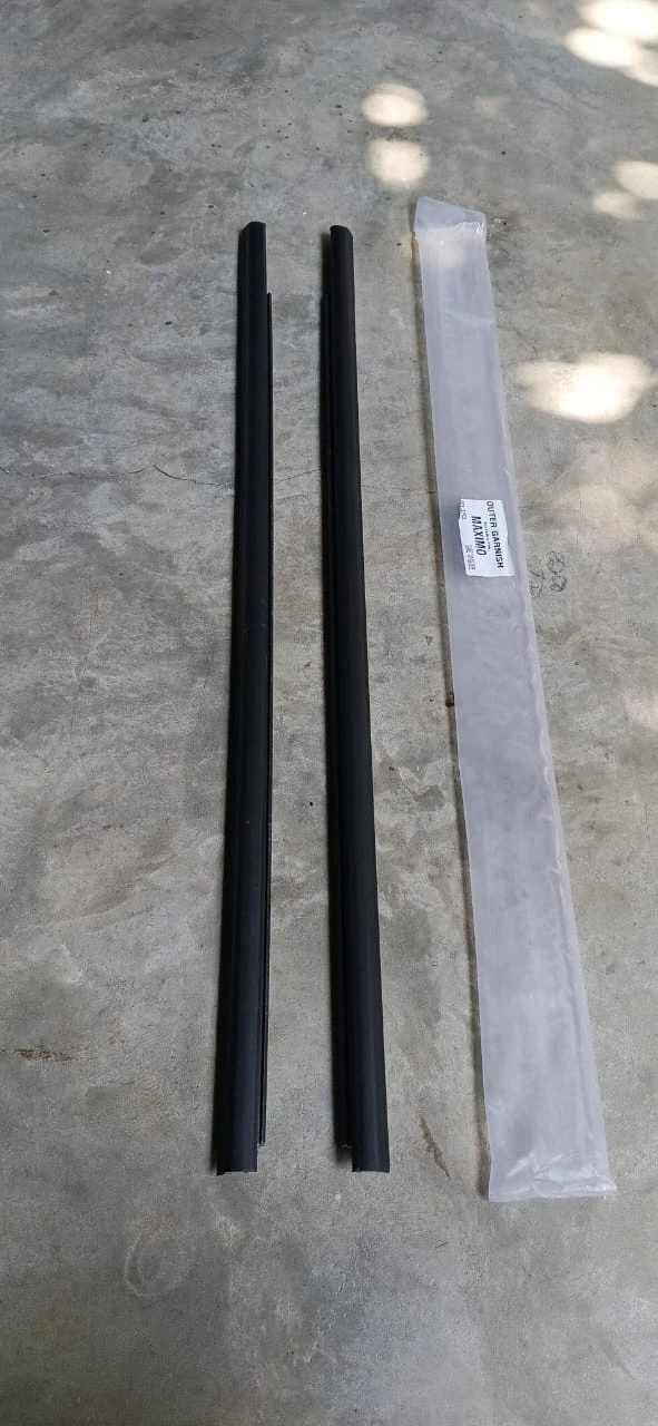Mahindra Maxximo Car Door Window Outer Weather-strip - image 3