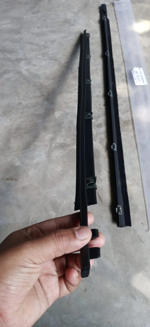 Tata 207 Cab Door Window Outer Garnish Weather-strip - image 5