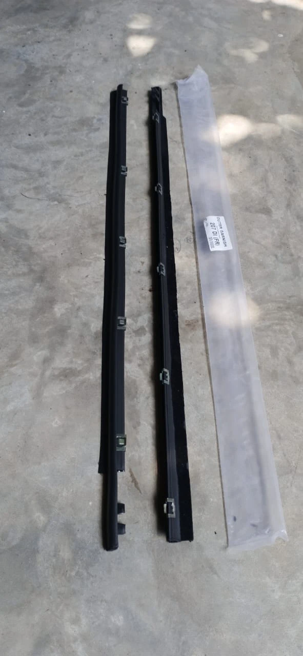 Tata 207 Cab Door Window Outer Garnish Weather-strip - image 6
